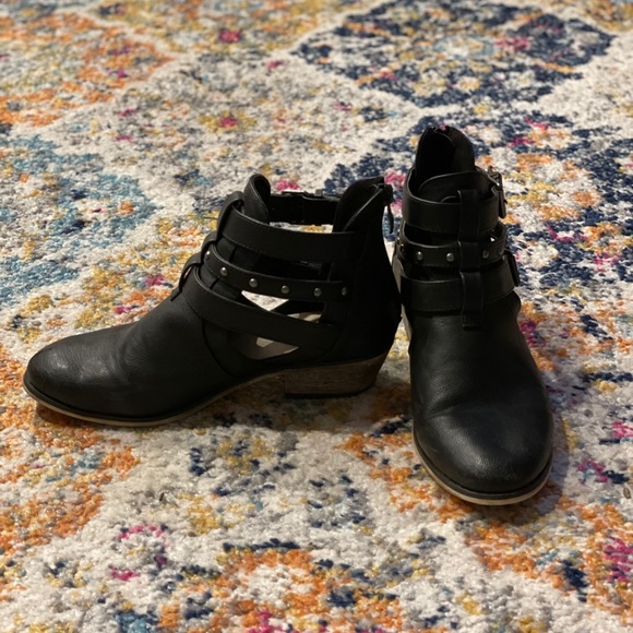 Shoes - Women’s Size 7 Shoes